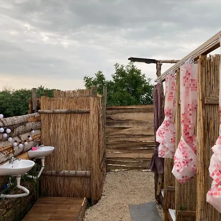 Dharma Horse Shelter Bungalows&farmping Campingplatz *