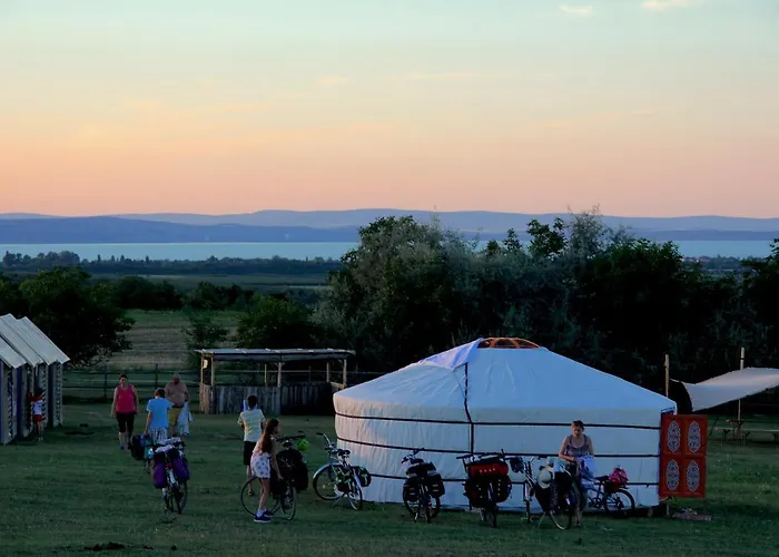 Campingplatz Dharma Horse Shelter Bungalows&farmping Siófok