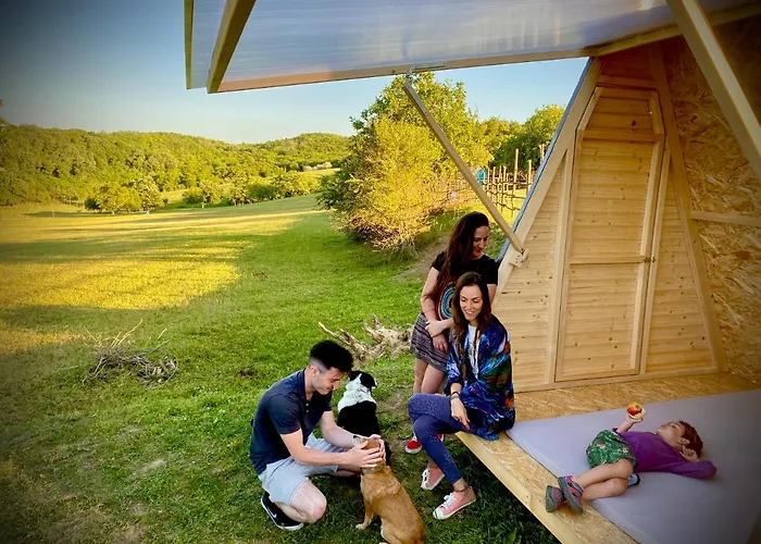 Dharma Horse Shelter & Farmping * שיופוק