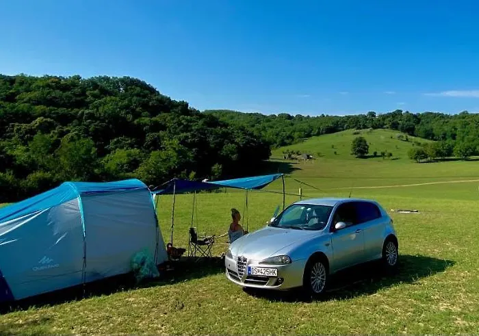 Campingplads Dharma Horse Shelter & Farmping *
